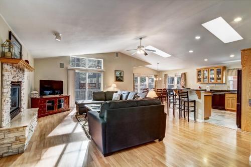 1144gb The Golden Bear Retreat Home