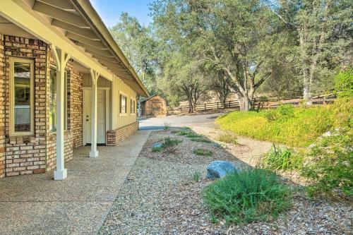 Bright Gold Country Home Pool, Deck And Hot Tub!