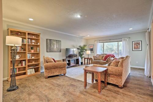 Bright Gold Country Home Pool, Deck And Hot Tub!