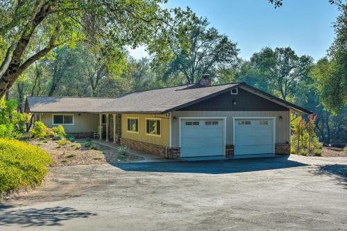 Bright Gold Country Home Pool, Deck And Hot Tub!