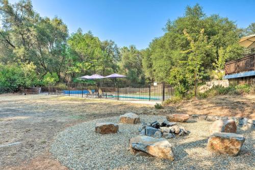 Bright Gold Country Home Pool, Deck And Hot Tub!