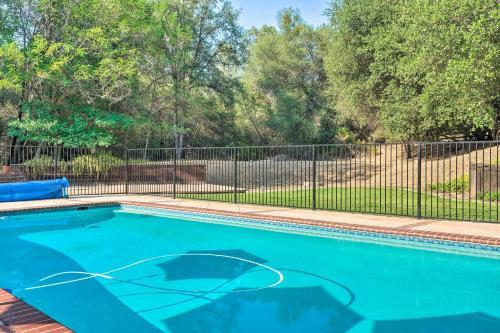 Bright Gold Country Home Pool, Deck And Hot Tub!