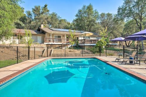 Bright Gold Country Home Pool, Deck And Hot Tub!
