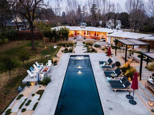 Marquee - Modern Stylish Estate W Pool & Entertainers Courtyard
