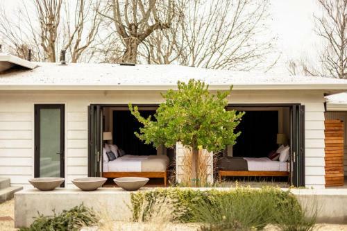 Marquee - Modern Stylish Estate W Pool & Entertainers Courtyard