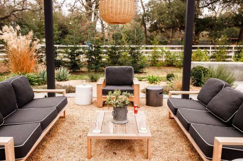 Marquee - Modern Stylish Estate W Pool & Entertainers Courtyard