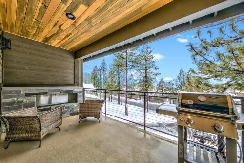 6 Bedroom Luxury Home With Great Location Townhouse