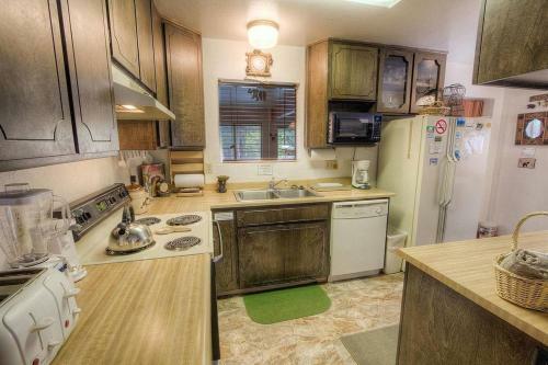 Bambis Bunkhouse By Lake Tahoe Accommodations