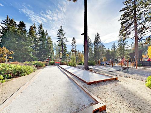 New Listing! Custom Alpine Home With Private Hot Tub Home