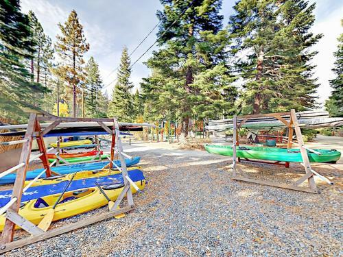 New Listing! Custom Alpine Home With Private Hot Tub Home