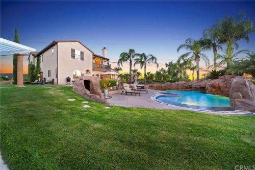 Tv-404 Endless Vineyard Views