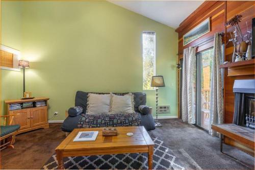 Spruce By Avantstay - The Eagles Nest! Central Northshore Location!