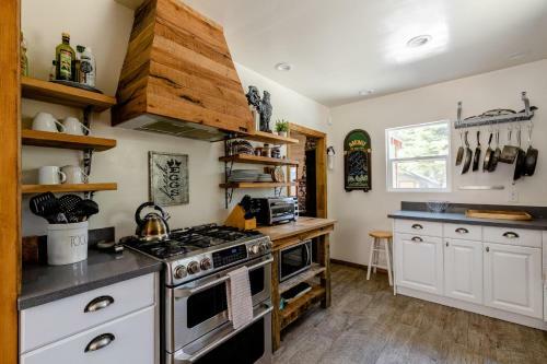 Lake Arrowhead Area Modern Cabin At Sugars Mountain Chalet