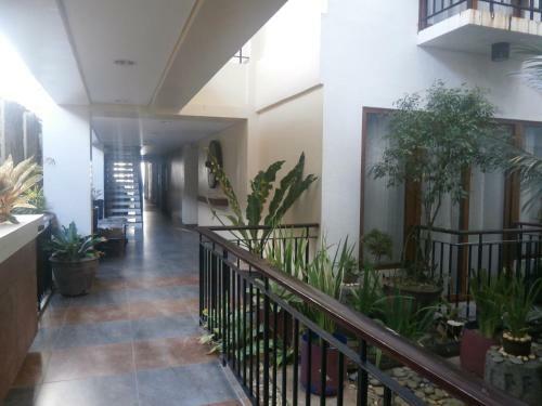 Hotel Crown Regency Beach Resort