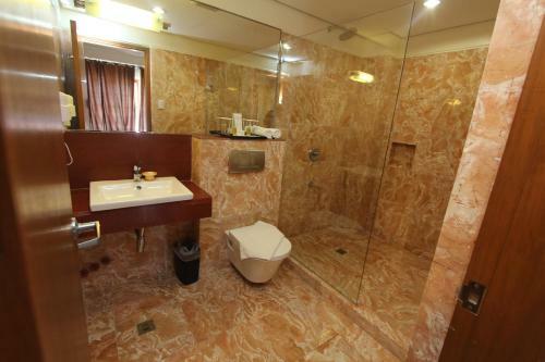 Hotel Crown Regency Beach Resort