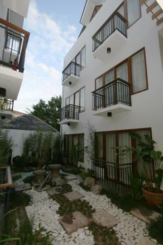Hotel Crown Regency Beach Resort