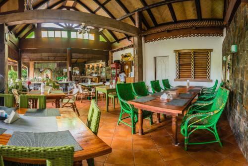 Hotel Thresher Cove Resort