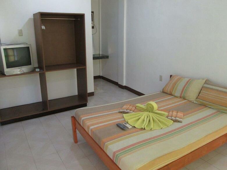 Hotel Reddoorz Plus @ Secret Garden Boracay