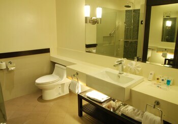 Hotel Fairways And Bluewater Newcoast Boracay