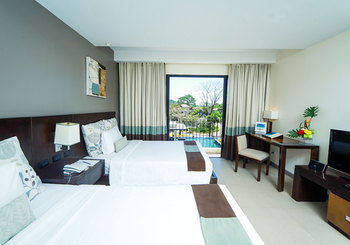 Hotel Fairways And Bluewater Newcoast Boracay