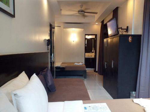 One Crescent Place Hotel