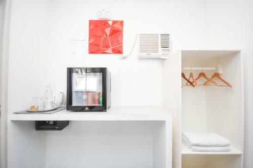 Hostal 8 Colors Beach House Resort