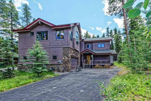 Lazy Fox Lodge In National Forest