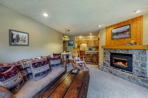 Woods Manor 101a