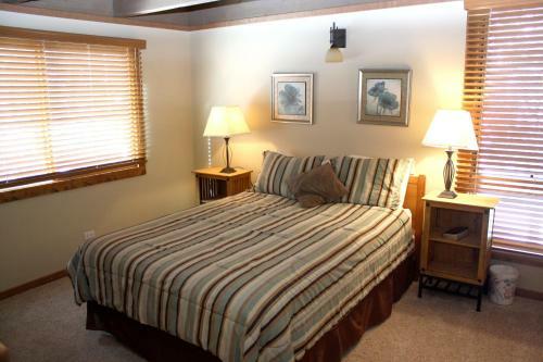 Mill Run #12 - 4 Bedroom / 3 Bath - Beautiful Remodel - Shuttle To Town