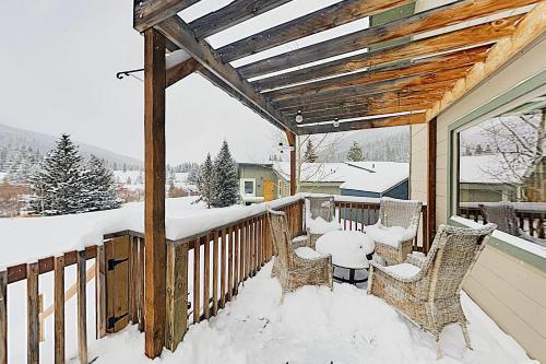 New Listing! Blue River Gem With Mountain-view Deck Home