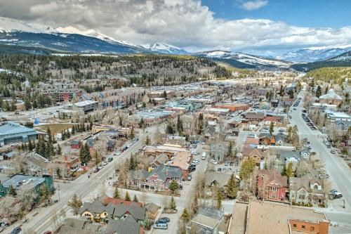 Apartamento Getaway With Pool Access And Walkable Breck Location!