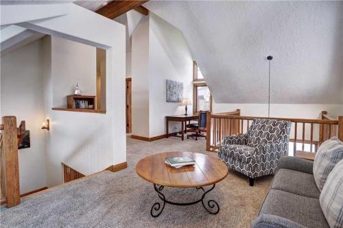 Breckenridge Riverfront Home Sleeps 22 Hot Tub