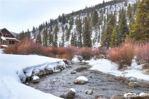 Breckenridge Riverfront Home Sleeps 22 Hot Tub