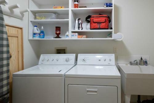 Woods Red Oak Townhome Hot Tub Sleeps 11