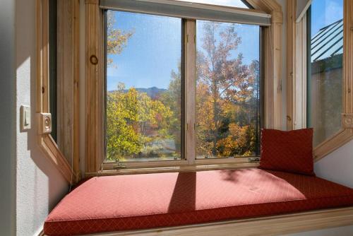 Woods Red Oak Townhome Hot Tub Sleeps 11