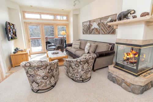 Woods Red Oak Townhome Hot Tub Sleeps 11