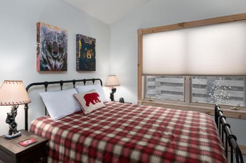 Woods Red Oak Townhome Hot Tub Sleeps 11