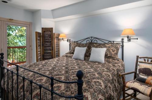 Woods Red Oak Townhome Hot Tub Sleeps 11