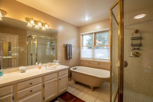 Elegant Colorado Springs Villa With Private Patio!