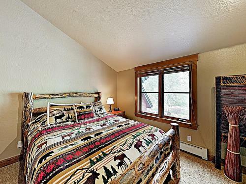New Listing! Alpine Getaway With Deck, Near Skiing Home