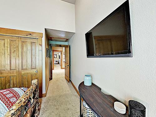 New Listing! Alpine Getaway With Deck, Near Skiing Home