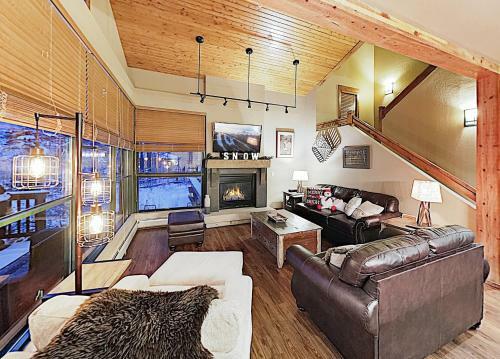 New Listing! Alpine Getaway With Deck, Near Skiing Home
