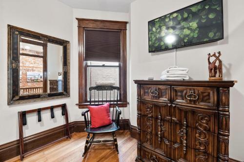 5 Star Cap Hill 3br Patio Garage & Walk Downtown