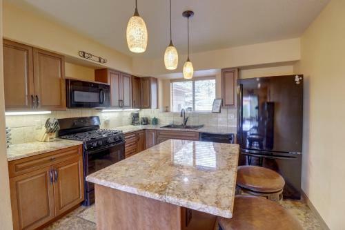 75 Corinthian 3br 3ba Spacious Layout, Private Garage Townhouse