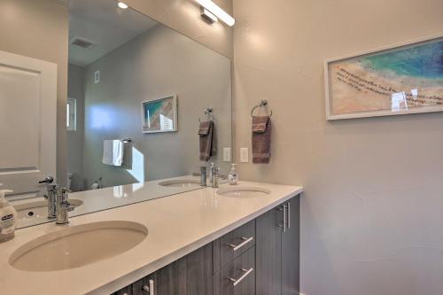 Townhome With Rooftop Deck Walk To Mile High!