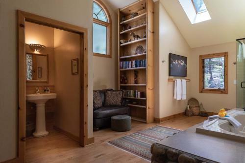 Bed & Breakfast Romantic Riversong Inn