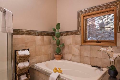 Bed & Breakfast Romantic Riversong Inn