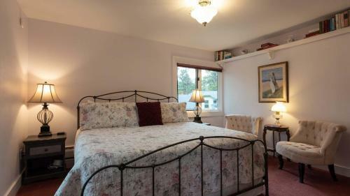 Bed & Breakfast Romantic Riversong Inn