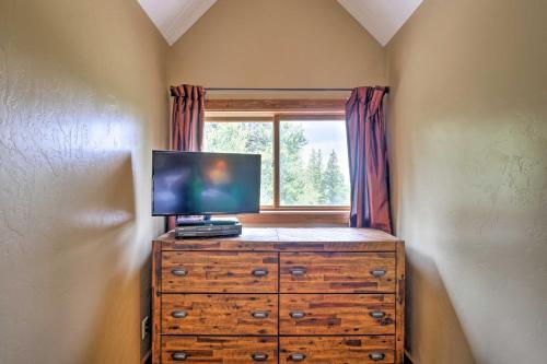 Fairplay Log Cabin With Deck And Incredible Mtn Views!