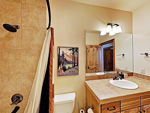 New Listing! Huge Townhome With Private Garage Townhouse